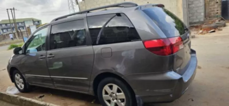 Toyota Sienna   - 2006