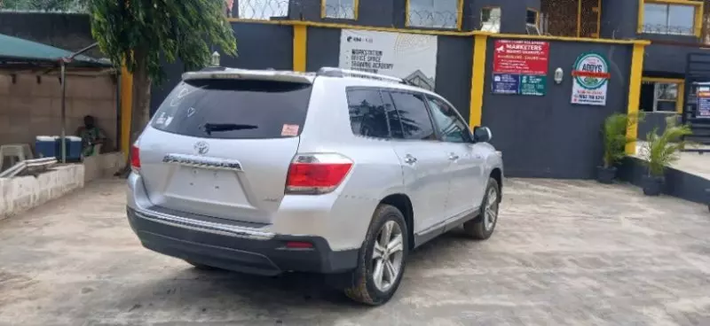 Toyota Highlander   - 2009