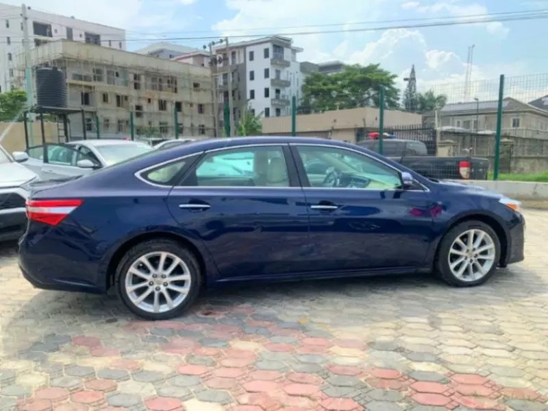 Toyota Avalon   - 2013