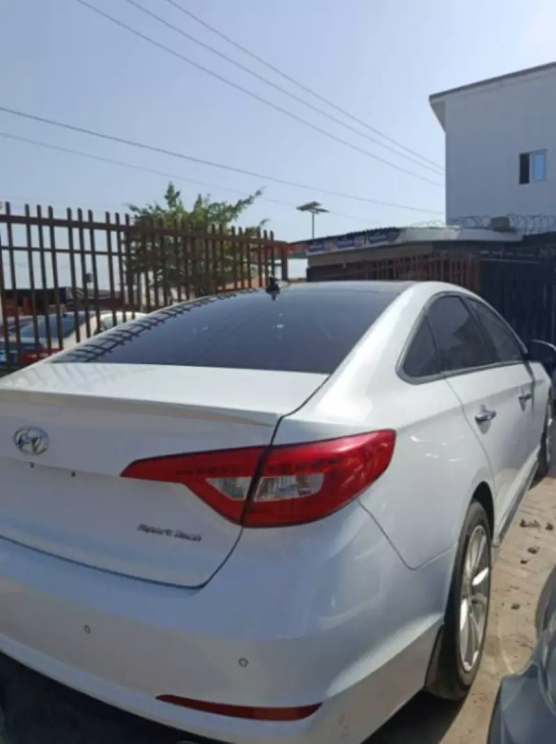 Hyundai Sonata   - 2016