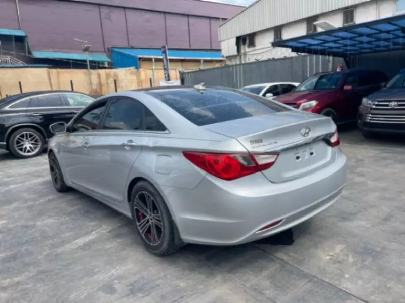 Hyundai Sonata   - 2013