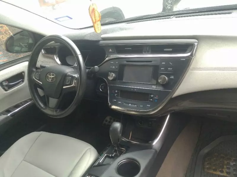 Toyota Avalon   - 2013