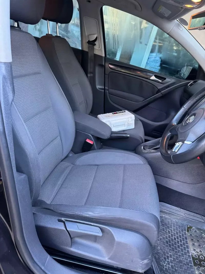 Volkswagen Golf   - 2012