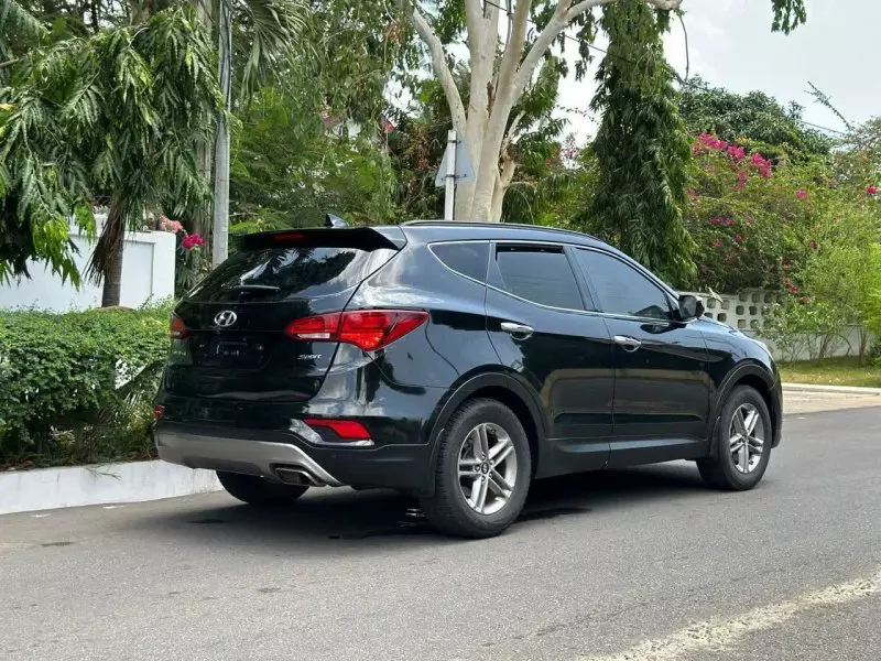 Hyundai Santa Fe   - 2017