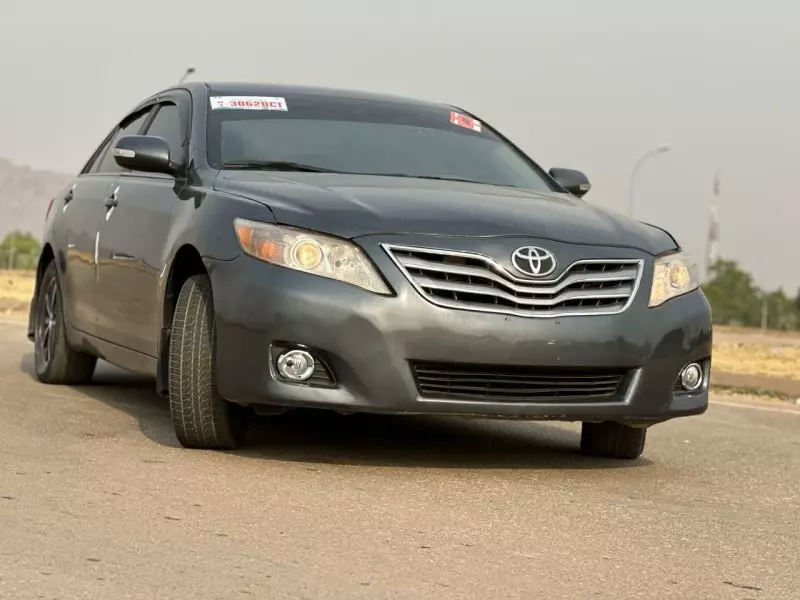 Toyota Camry   - 2011