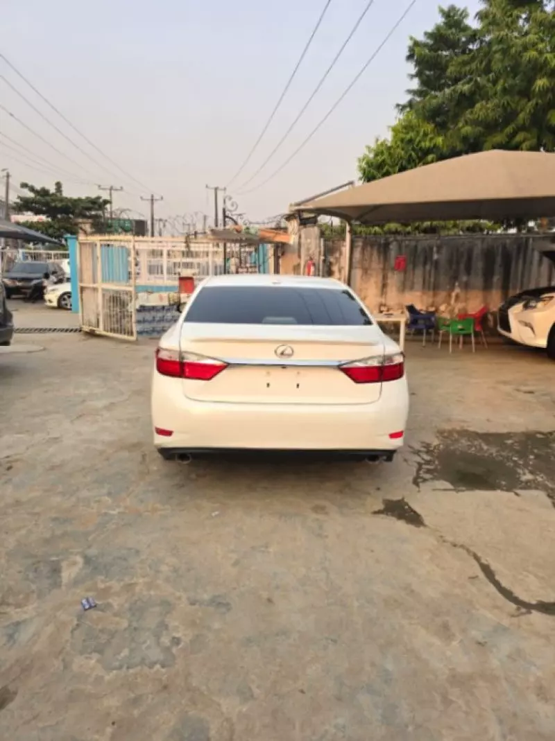 Lexus ES 350   - 2012
