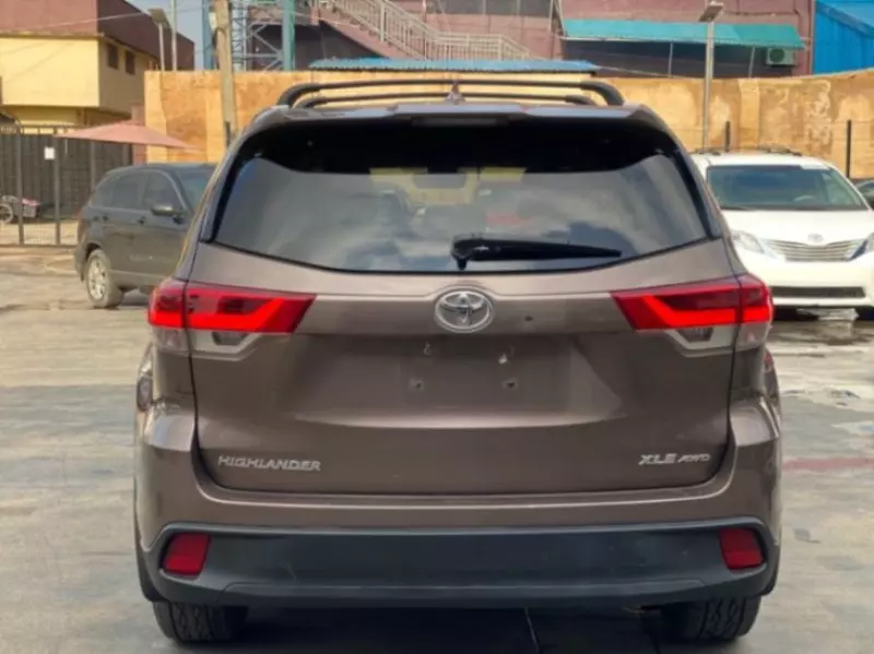 Toyota Highlander   - 2018