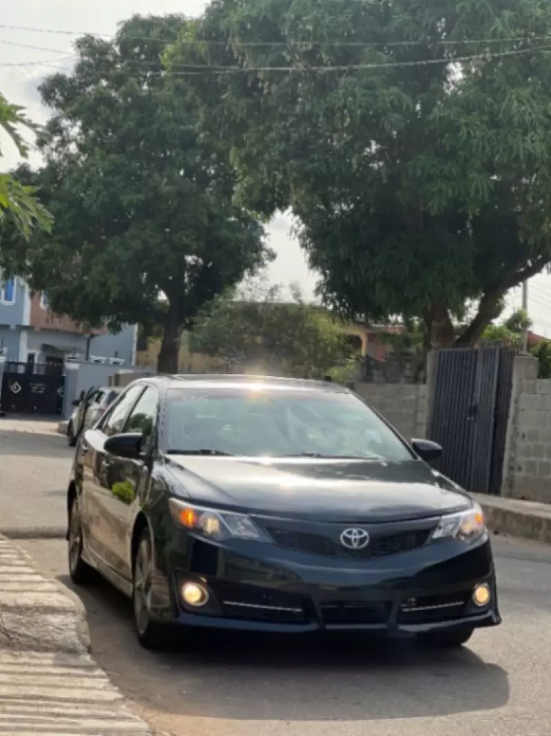 Toyota camry   - 2012