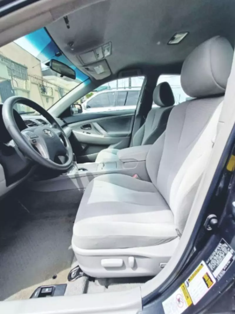 Toyota Camry   - 2010