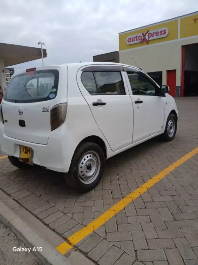 Daihatsu Mira    -