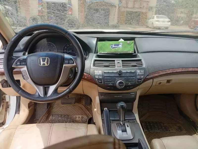 Honda Crosstour   - 2011