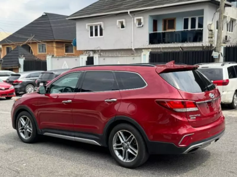 Hyundai Santa Fe   - 2017