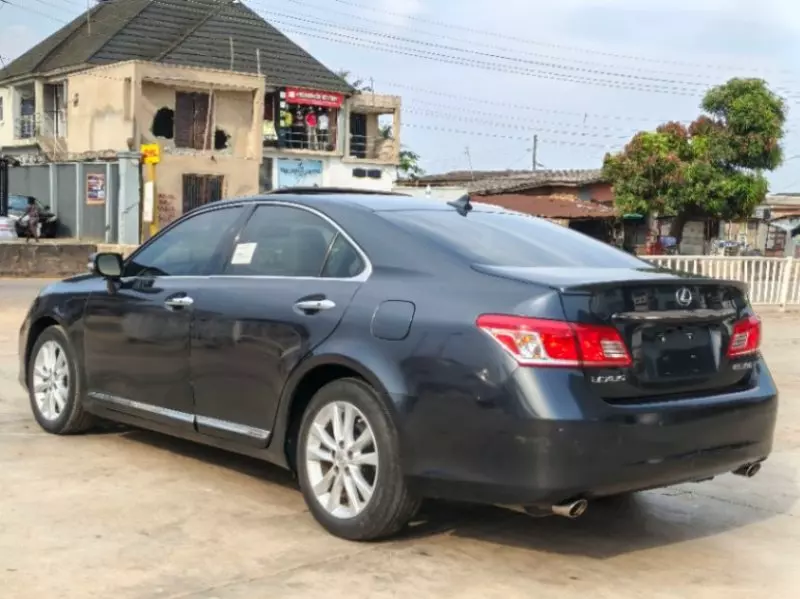 Lexus ES   - 2010