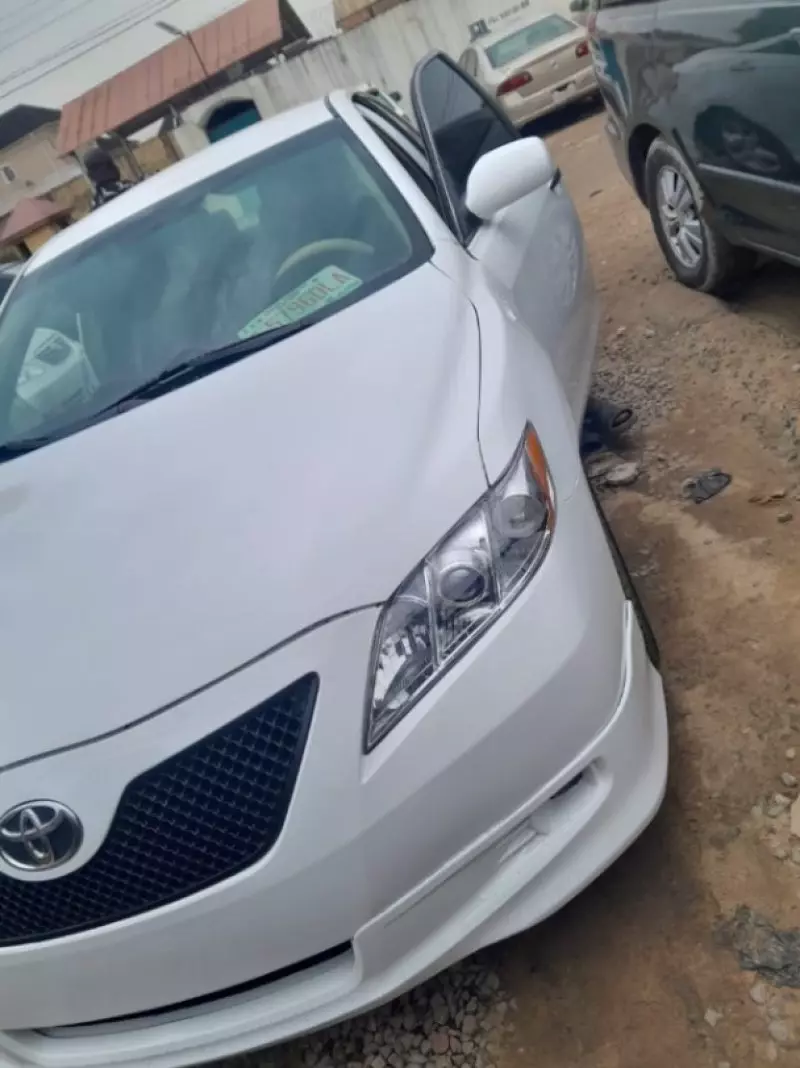 Toyota Camry   - 2009