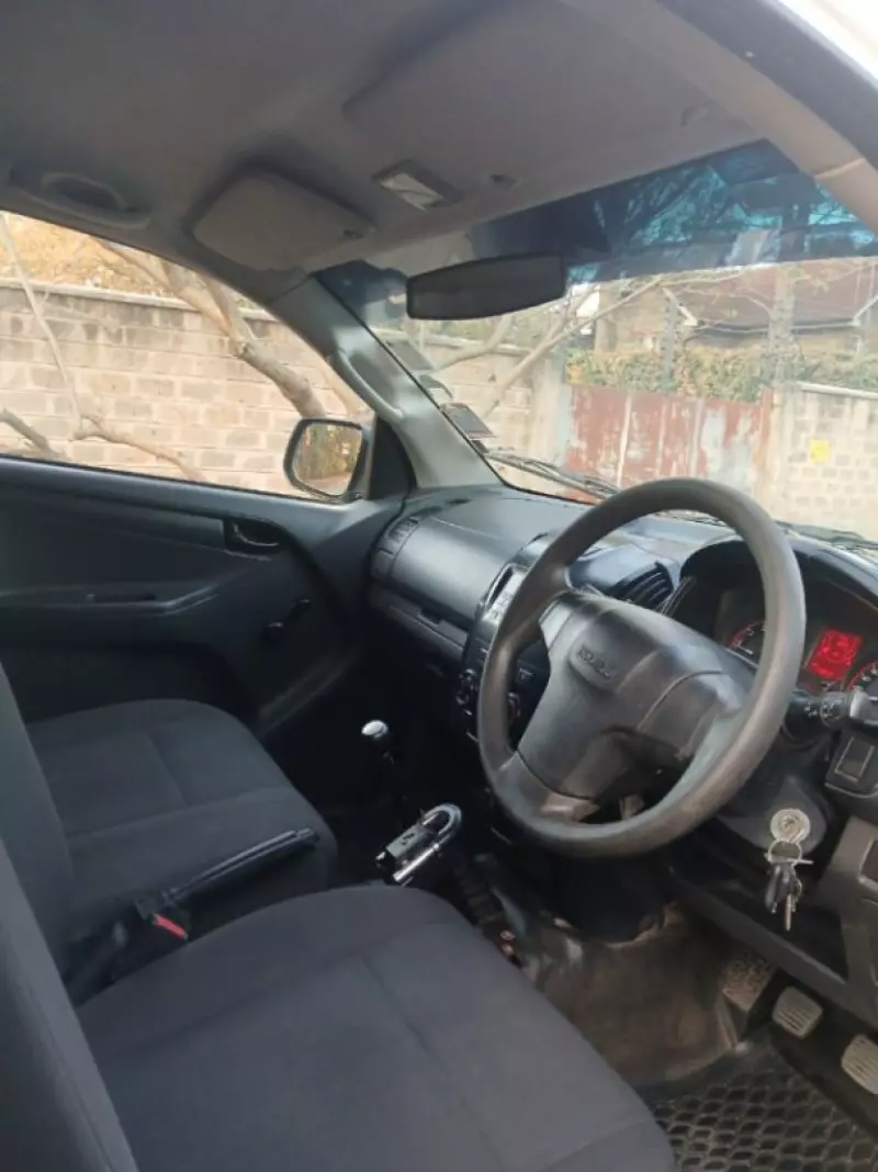 Isuzu D-Max   -