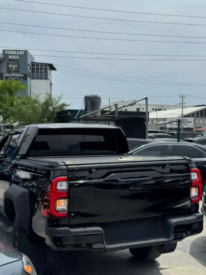 Toyota Hilux   - 2016