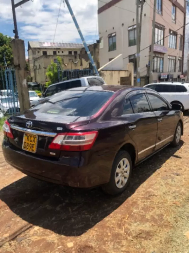 Toyota Premio    - 2012