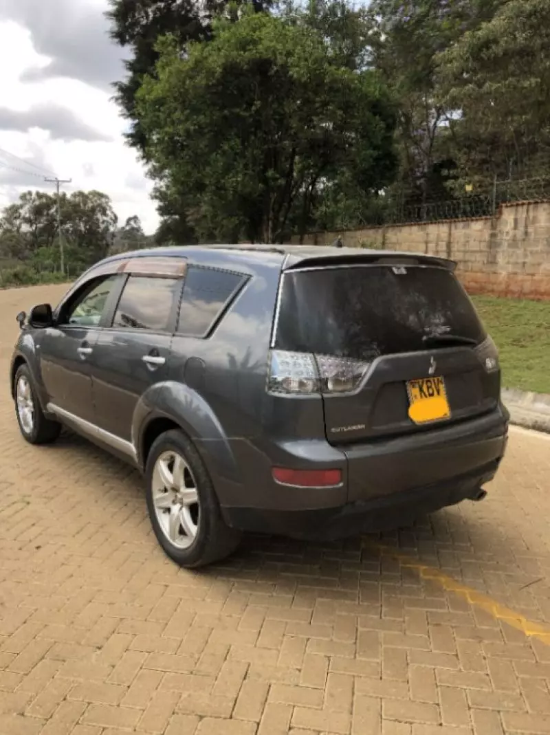 Mitsubishi OUTLANDER   - 2005