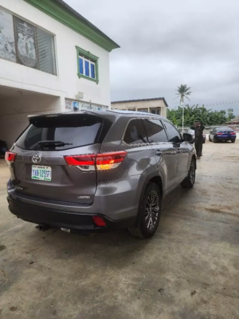 Toyota Highlander   - 2015