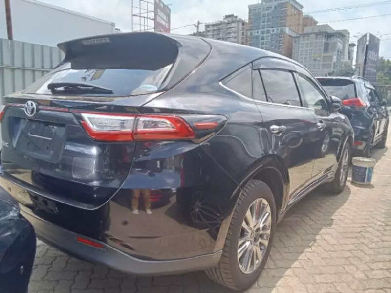 Toyota Harrier   - 2018