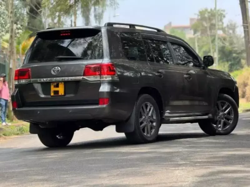 Toyota Landcruiser  V8   - 2009