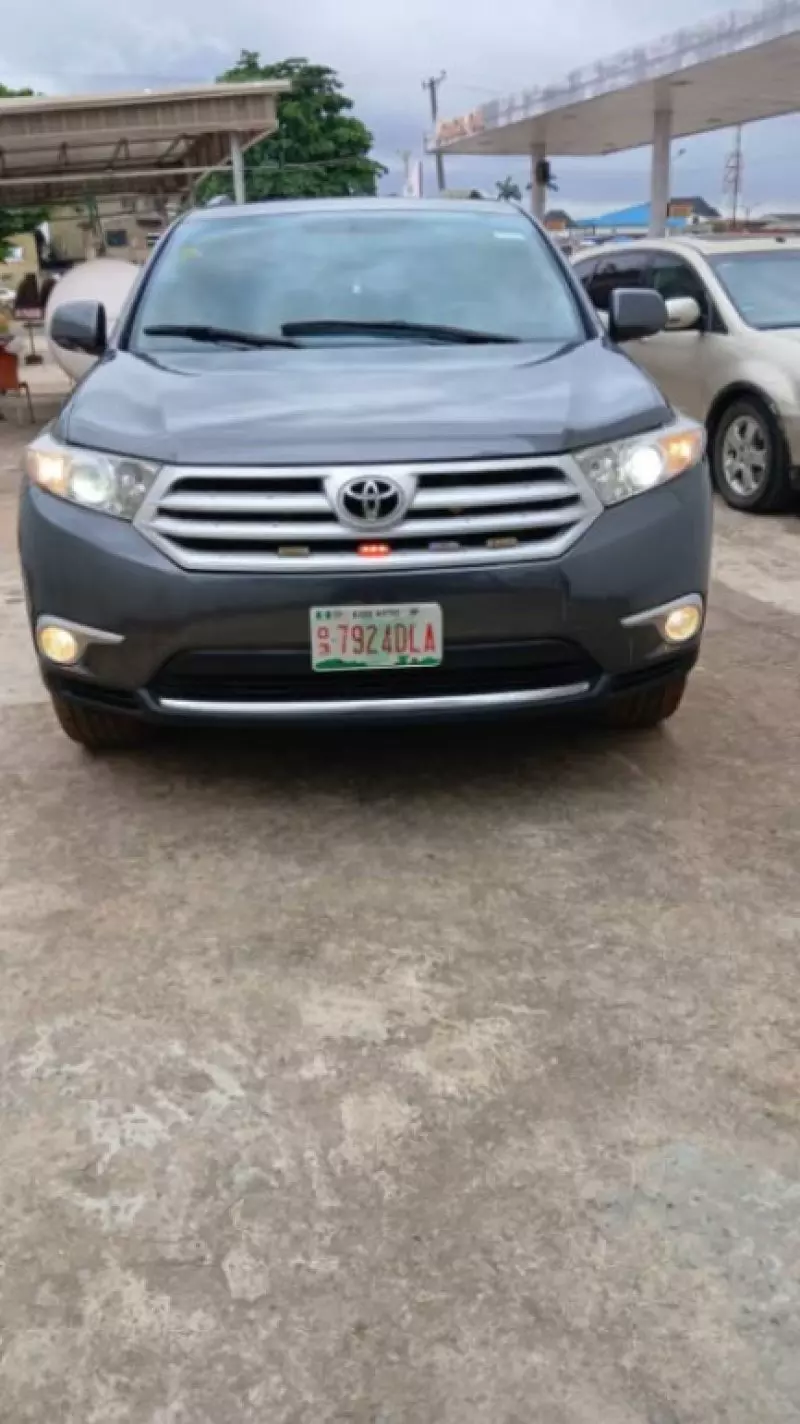 Toyota Highlander   - 2012