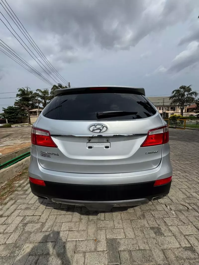Hyundai Santa Fe   - 2016