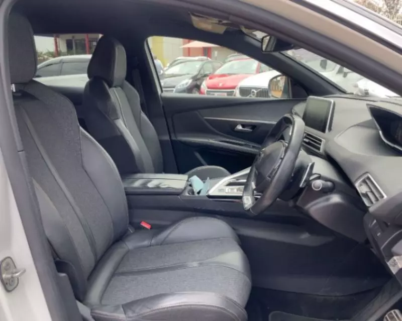 Peugeot 3008   - 2018