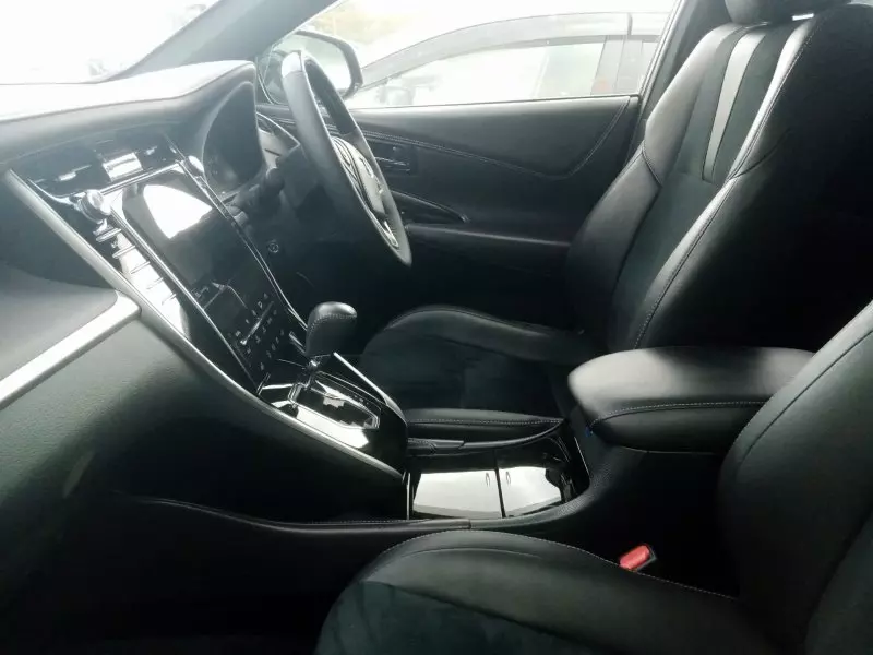 Toyota Harrier   - 2016