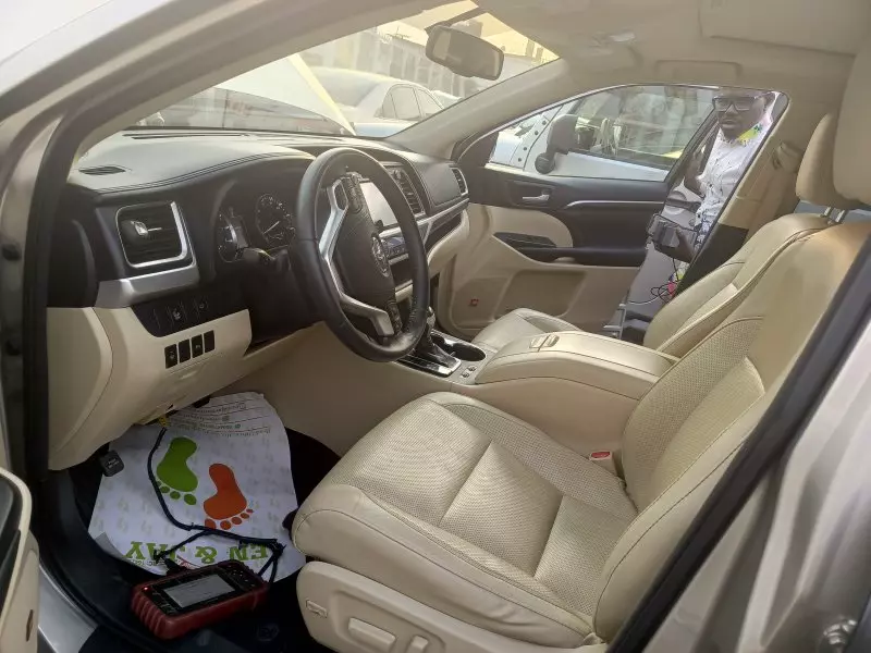 Toyota Highlander   - 2015