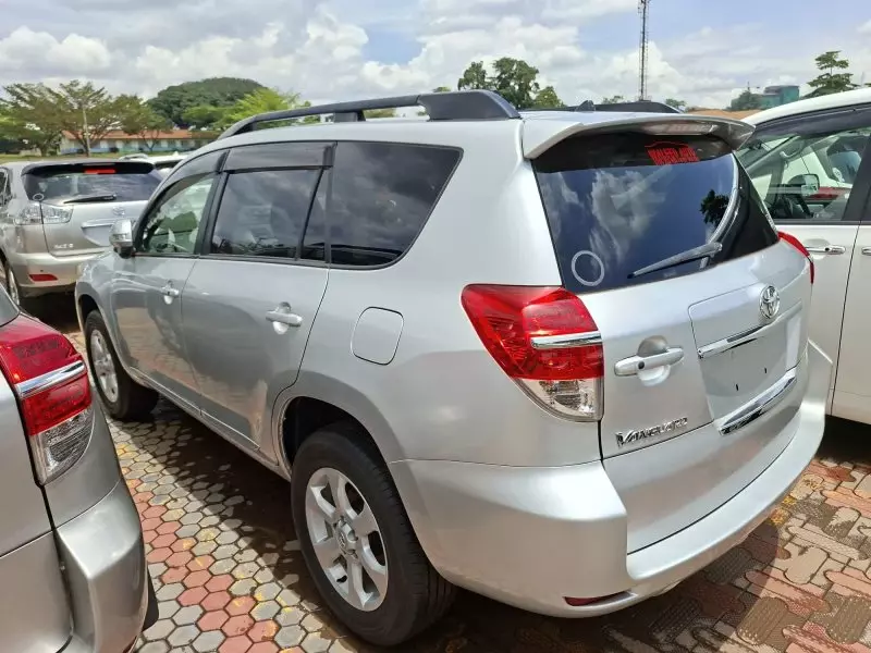 Toyota Vanguard    - 2011