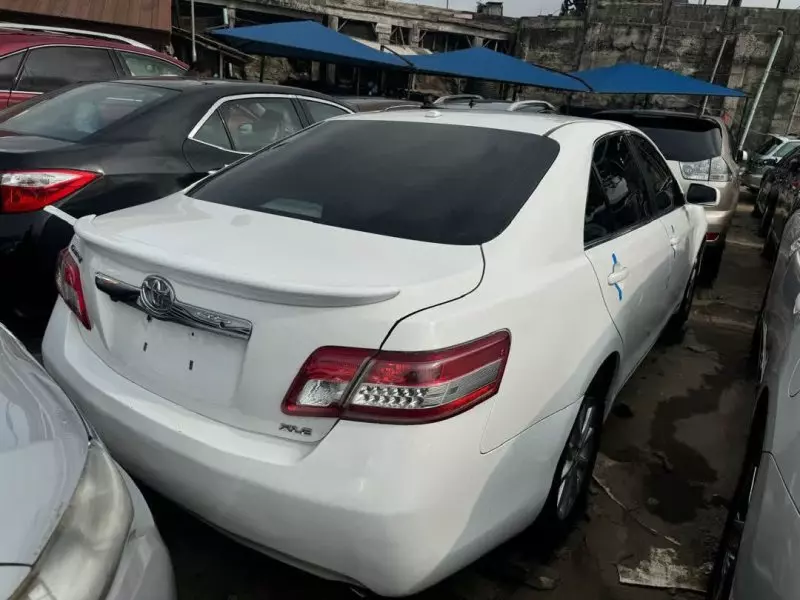 Toyota Camry   - 2011