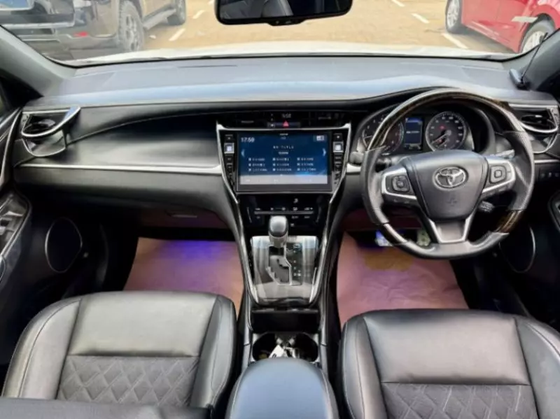 Toyota Harrier   - 2019