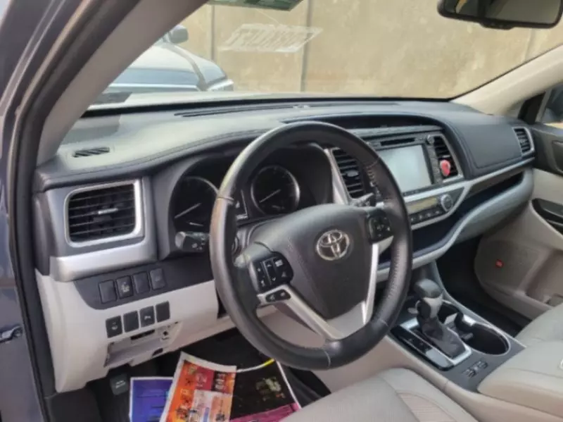 Toyota Highlander   - 2016