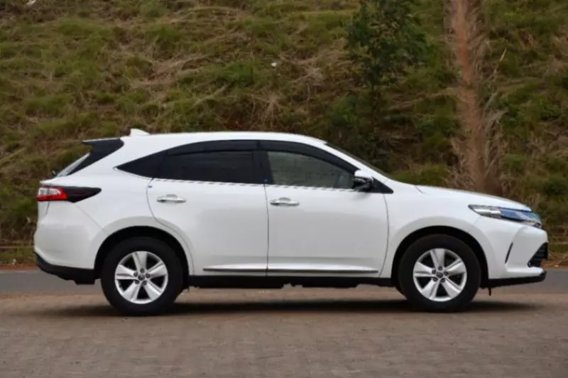 Toyota Harrier   - 2018
