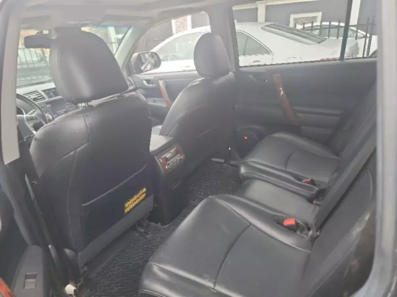 Toyota Highlander   - 2012
