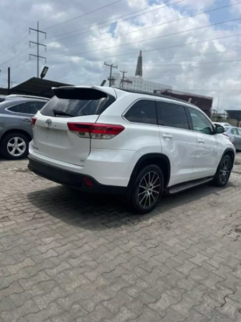 Toyota Highlander   - 2017