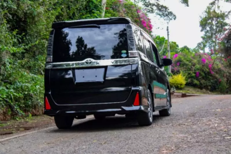 Toyota Voxy    - 2018