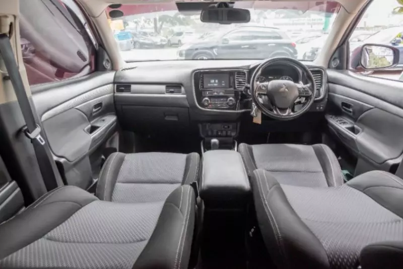 Mitsubishi OUTLANDER   - 2017