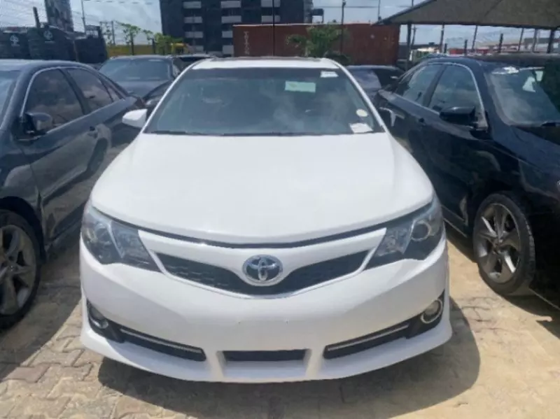 Toyota Camry   - 2013
