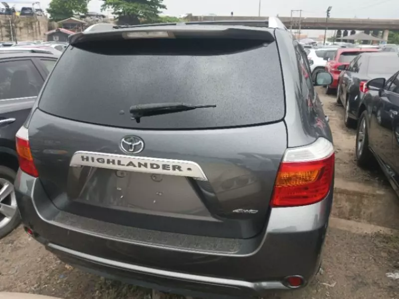 Toyota Highlander   - 2010