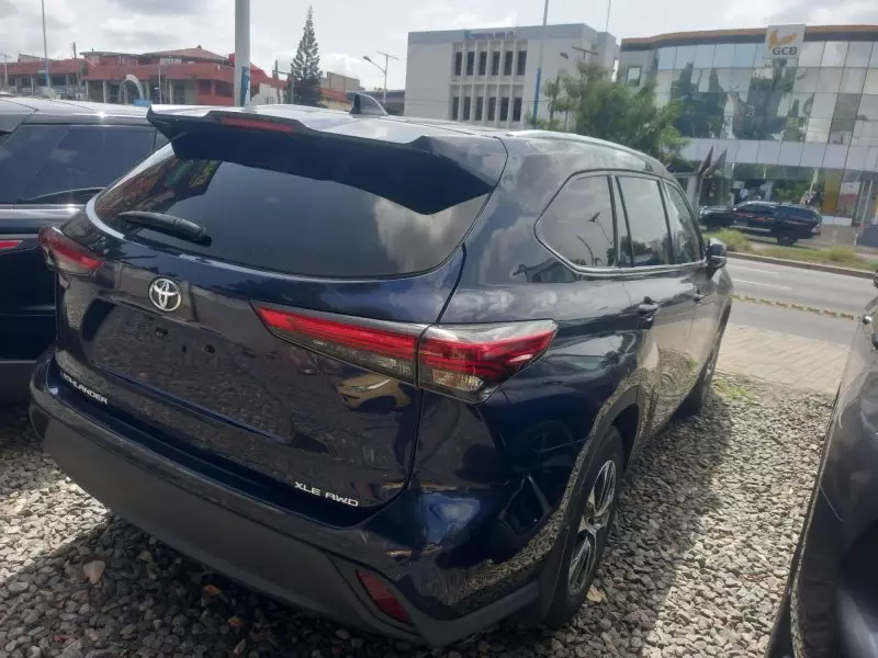 Toyota Highlander   - 2021