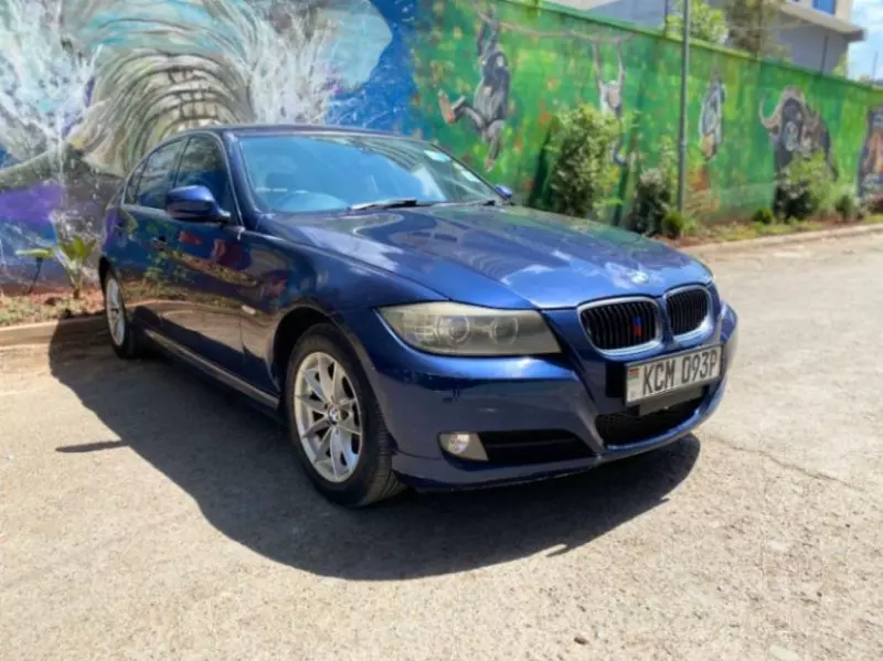 BMW 320i   - 2011