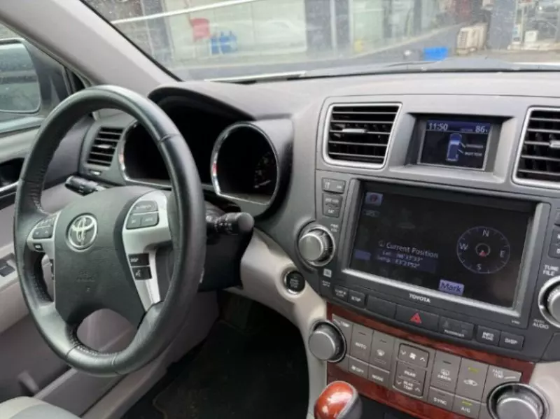 Toyota Highlander   - 2013
