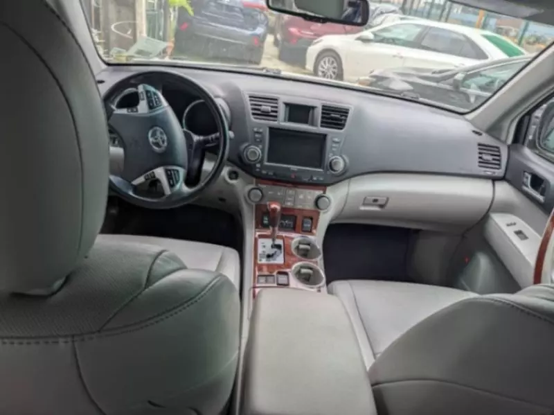 Toyota Highlander   - 2011