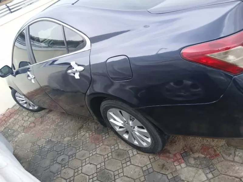 Lexus ES 350   - 2010