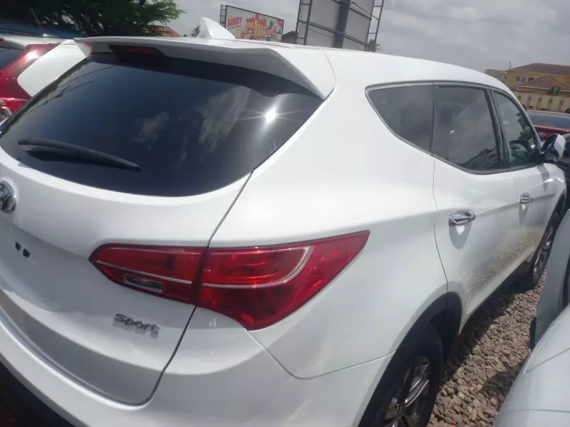 Hyundai Santa Fe   - 2016