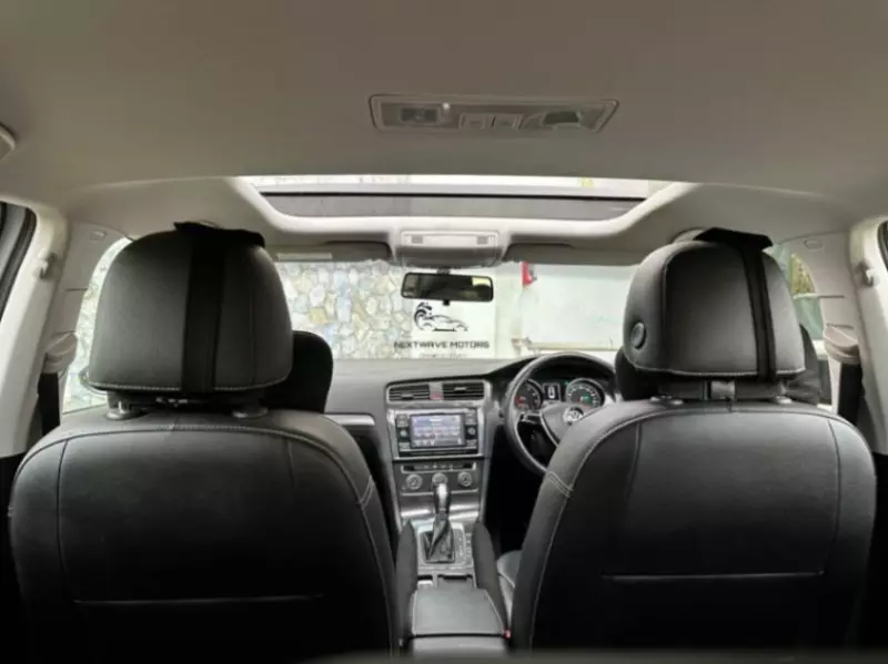 Volkswagen Golf   - 2017