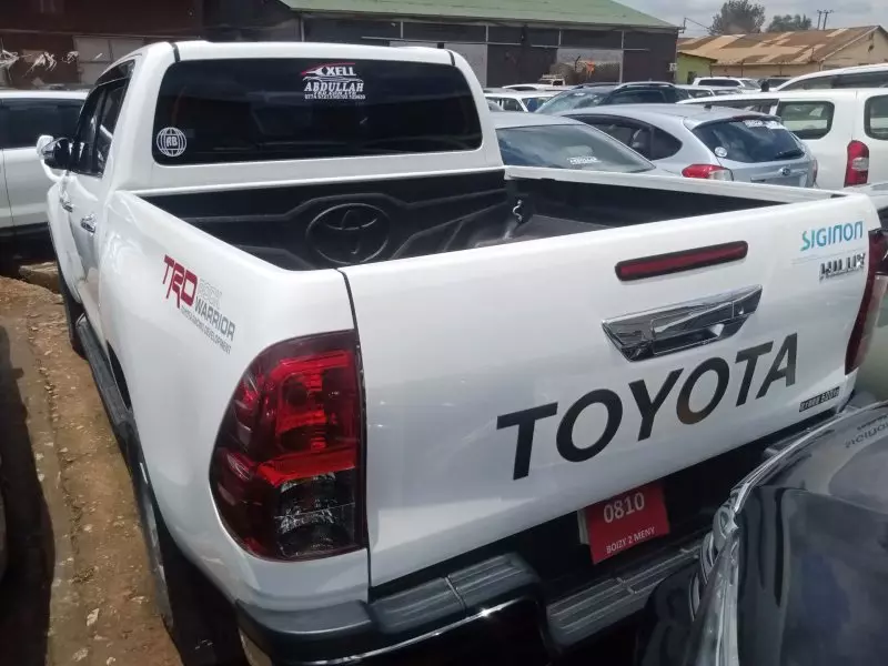 Toyota Hilux   - 2019
