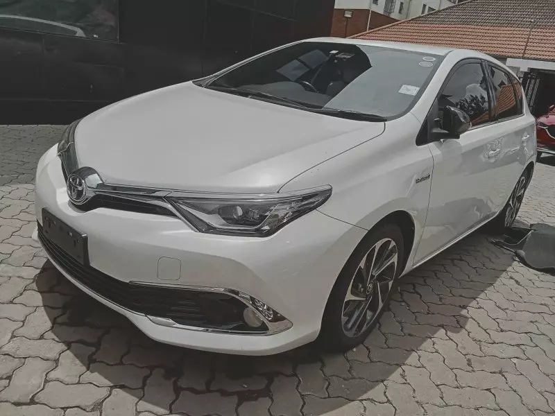 Toyota Auris Hybrid   - 2016